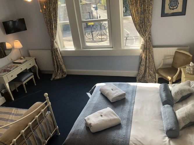 Standard Triple room
