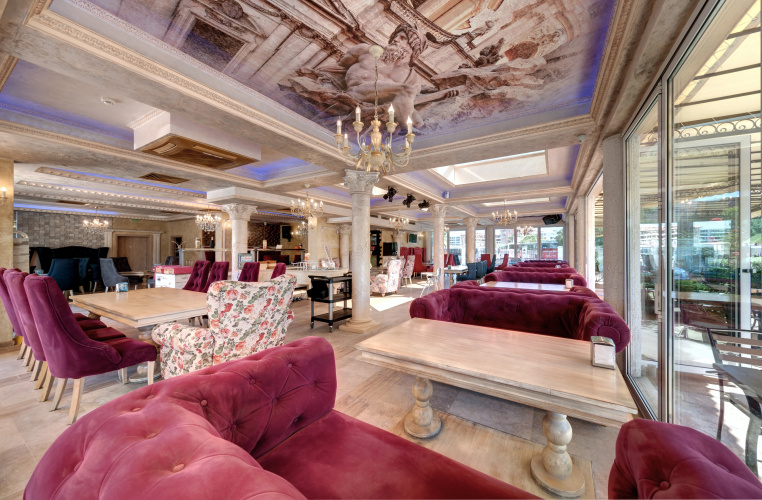 Avenue Deluxe
