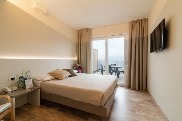 Superior Triple room with lake view
