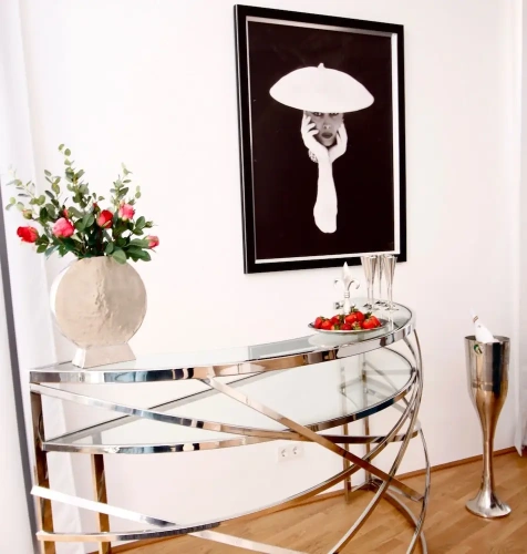 4 Bedrooms Apartment