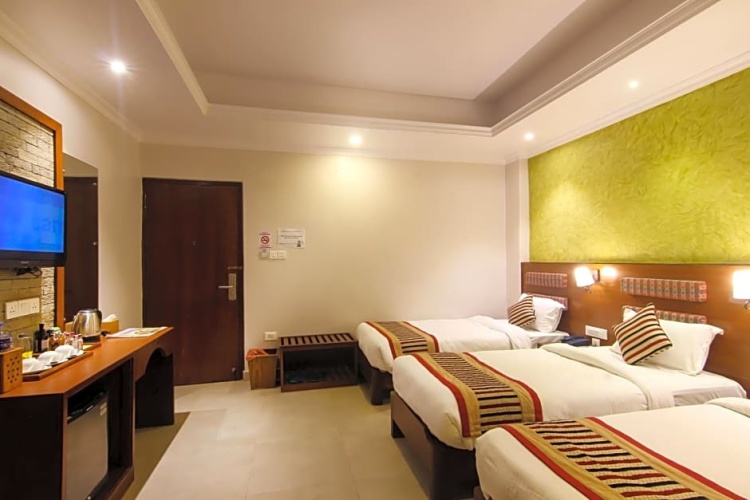 Standard Triple room
