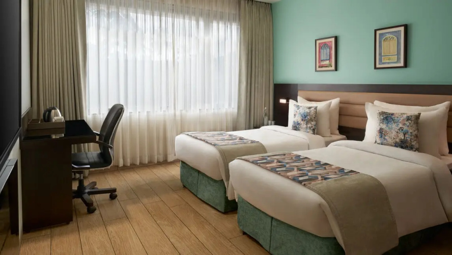 Classic Twin room with pool view