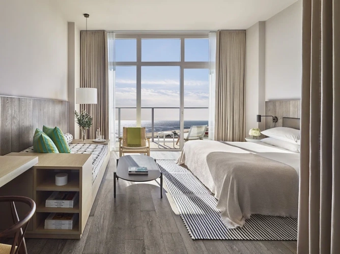 Deluxe Double room with balcony and with partial ocean view