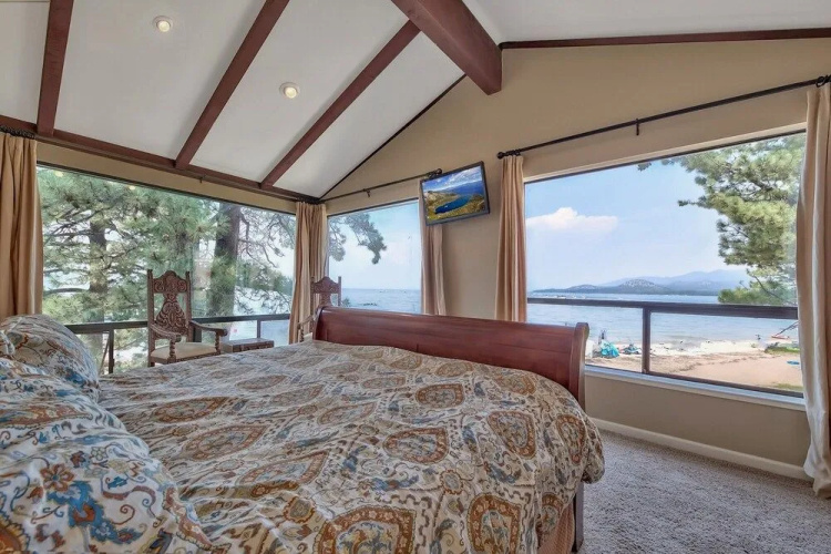 619 Lakefront