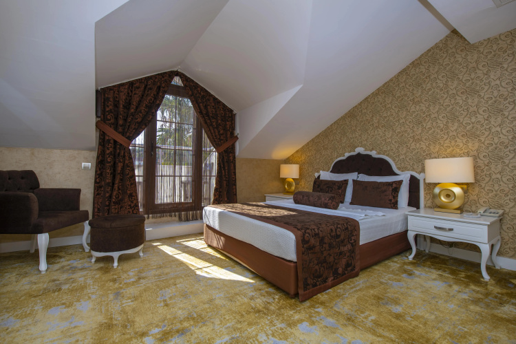Han Deluxe Hotel