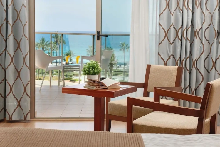 Single Junior Suite with balcony and with sea view