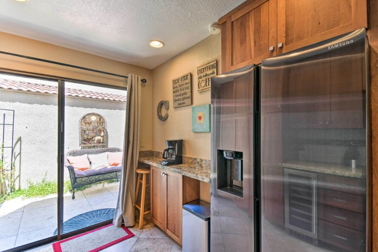 Golf Course Views, Hot Tub Access: Phoenix Home!