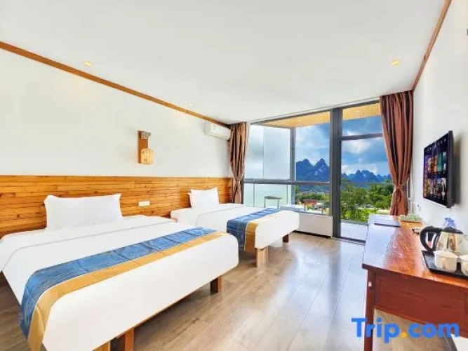 Standard Twin room with balcony and with mountain view