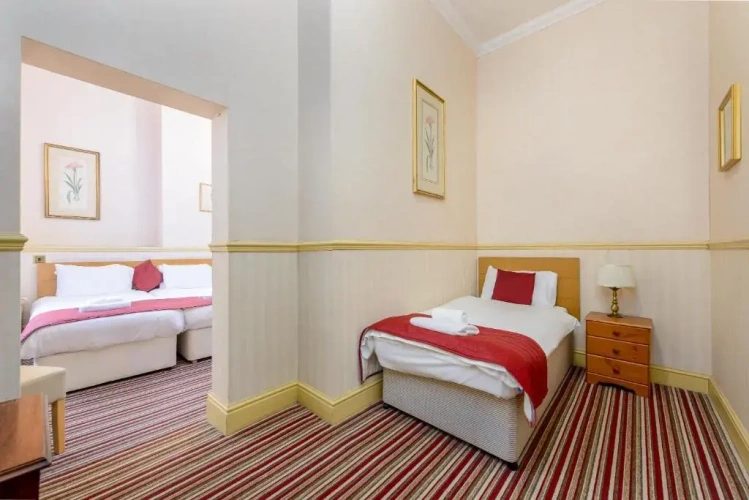 Standard Triple room with sea view