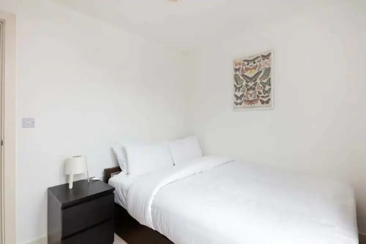 Sleek & Spacious 4 Sleeper, 5 Mins to Moorgate