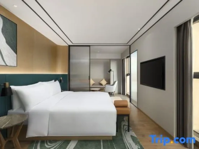 Deluxe Double Suite with lake view