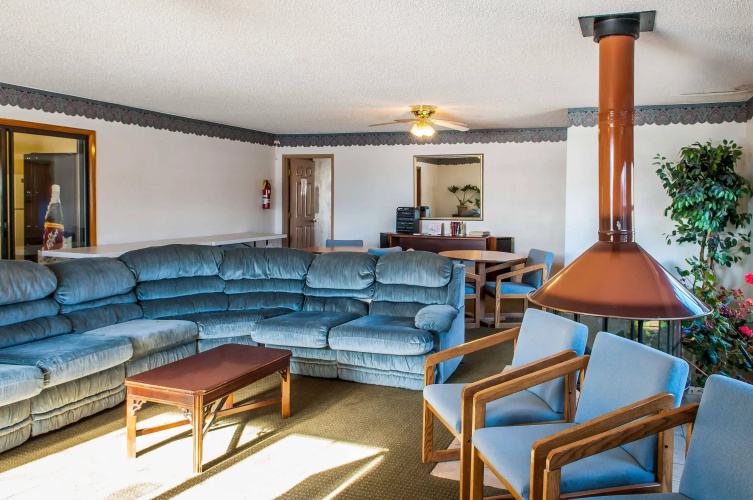 Econo Lodge Eagle Nest