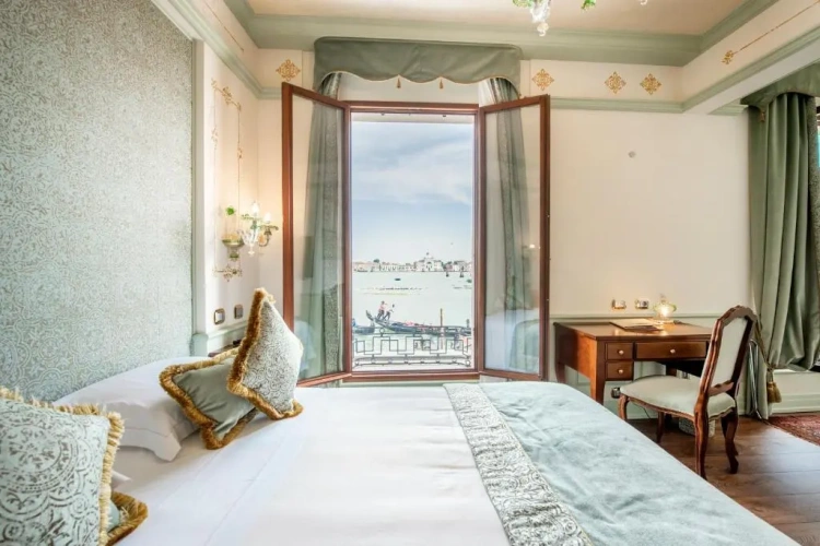Deluxe Double room with Grand canal view