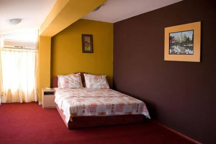Hotel Uni Palas
