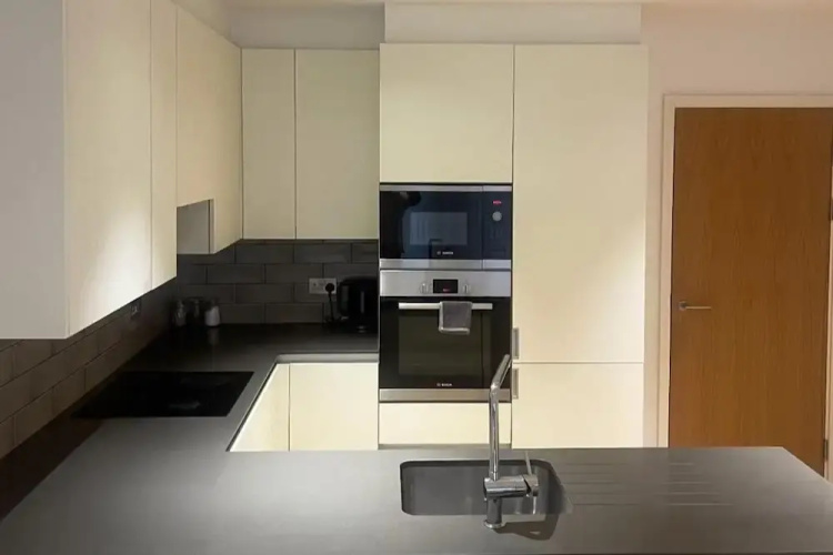 East London 2-bed Apt Sleeps 4, 7 min Walk to Tube