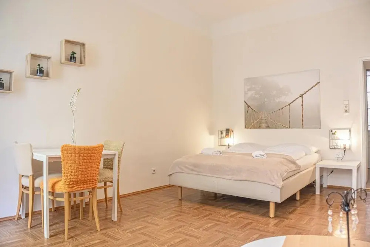 Cozy 1BR Long Stay Near Waldmullerpark