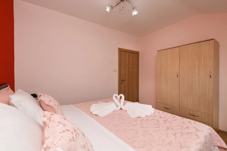 Guven Suite House
