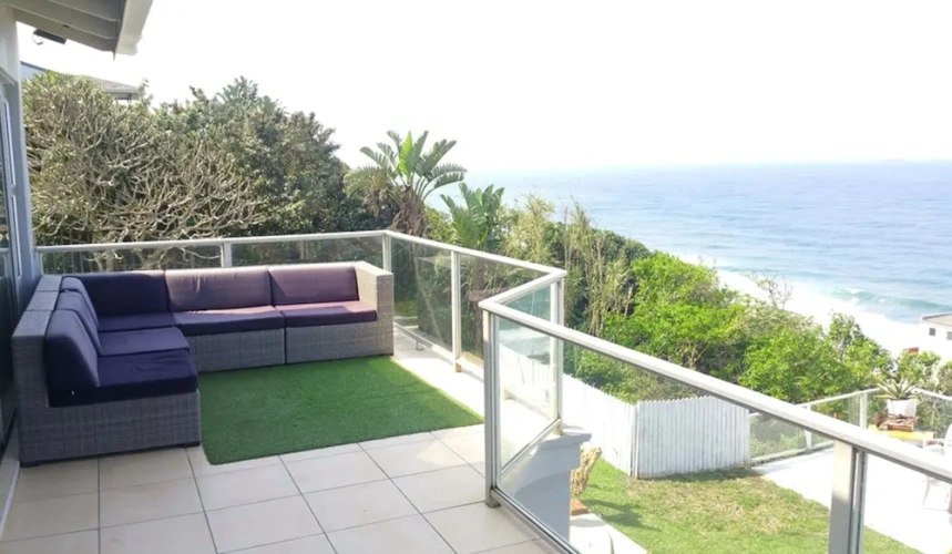 5 Bedrooms Cottage oceanfront