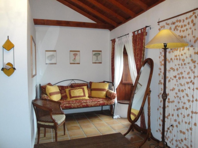 2 Bedrooms Cottage