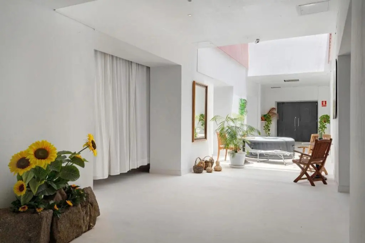 Brothers House