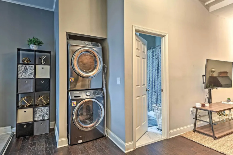 Chic Baltimore Apartment: 2 Mi to Downtown!