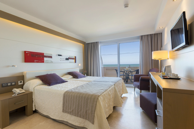 Hipotels Playa La Barrosa - Adults Only photo 7