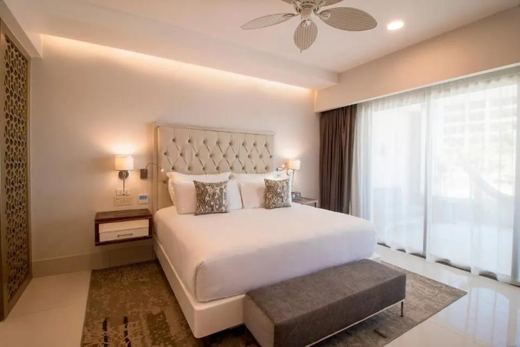 Luxe 2 BR Condo on the Beach
