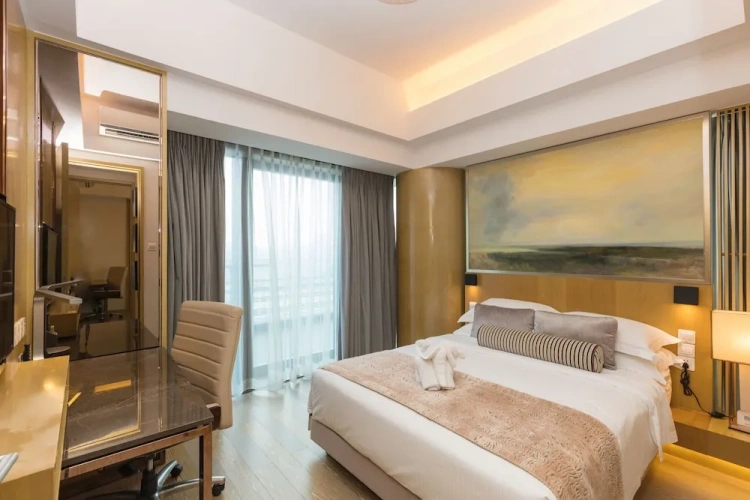 3 Bedrooms Executive Apartment with sea view