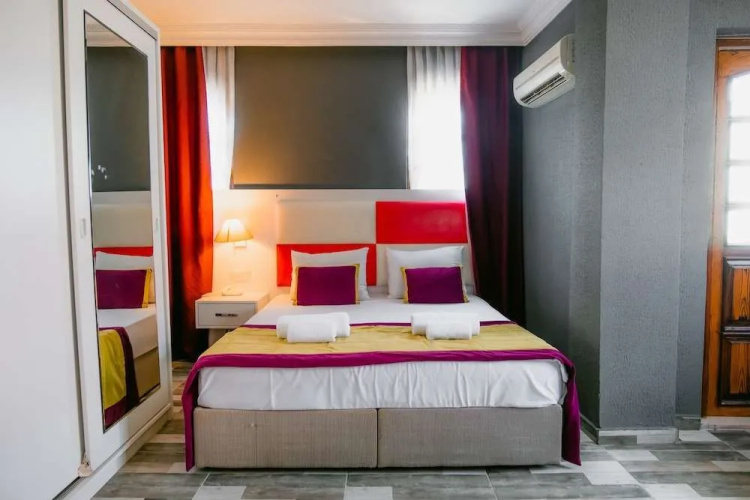 Orange Owl Hotel