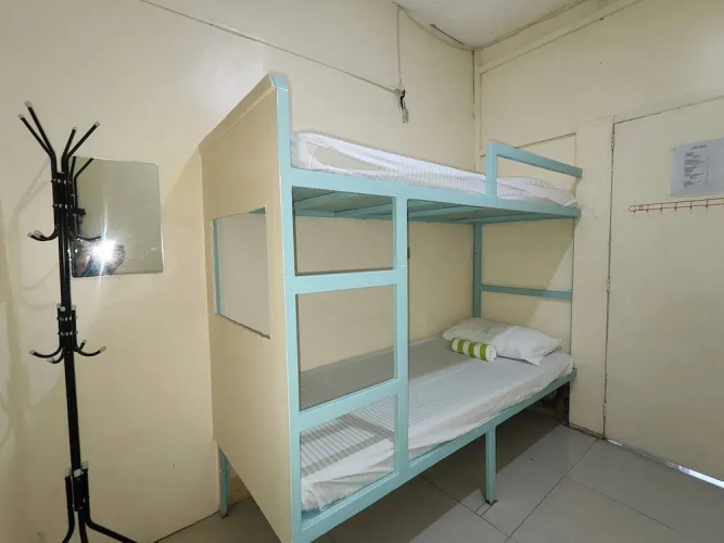 Resort’s Side Hostel near Shangrila
