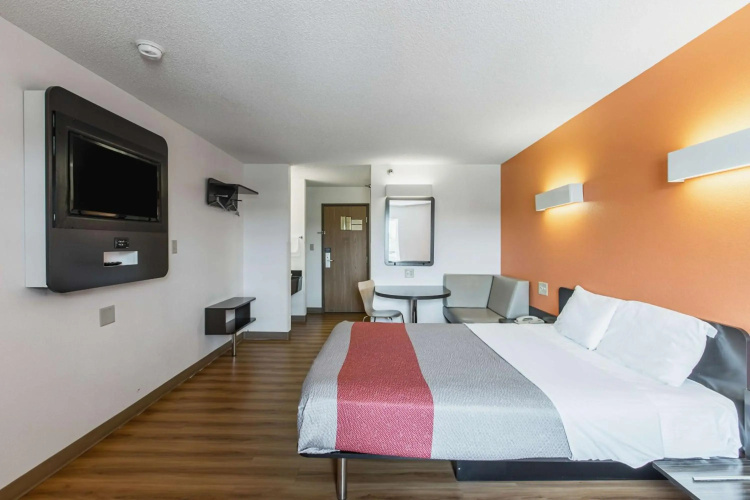 Motel6 Omaha, NE - Central