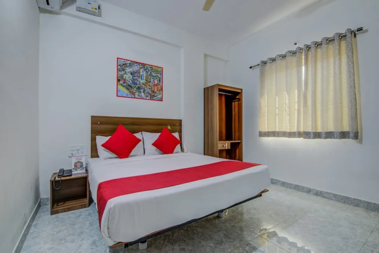 Varcity Comforts by OYO Rooms