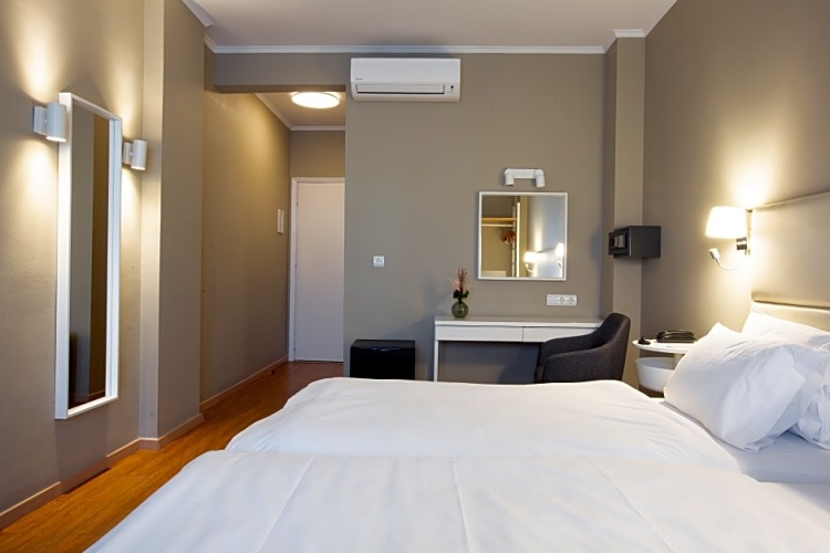 Twin room with balcony and with city view