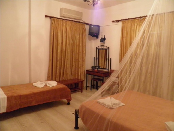 Standard Triple room