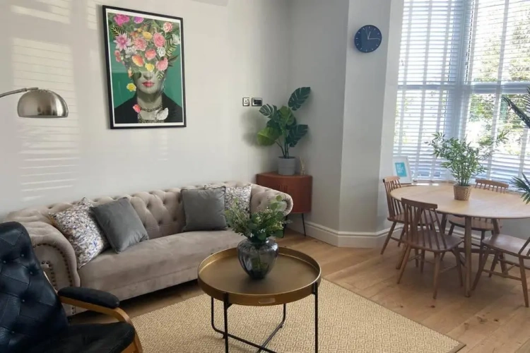 3 Bedrooms Apartment