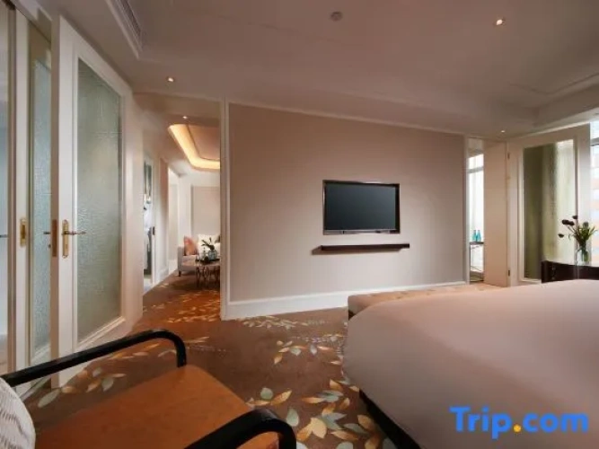 Executive Double Suite with city view