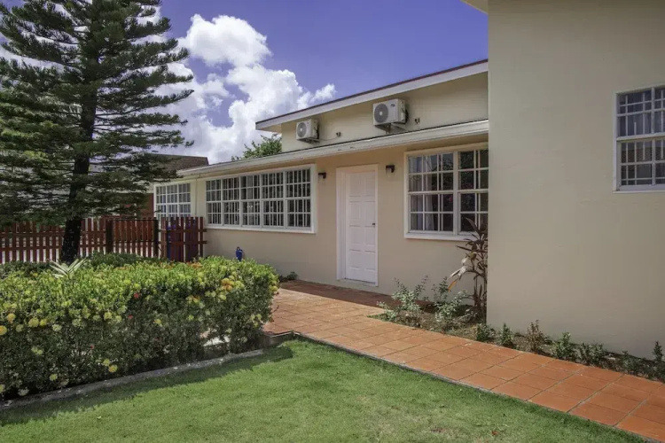 Hello Summer! 4 Bedroom Villa