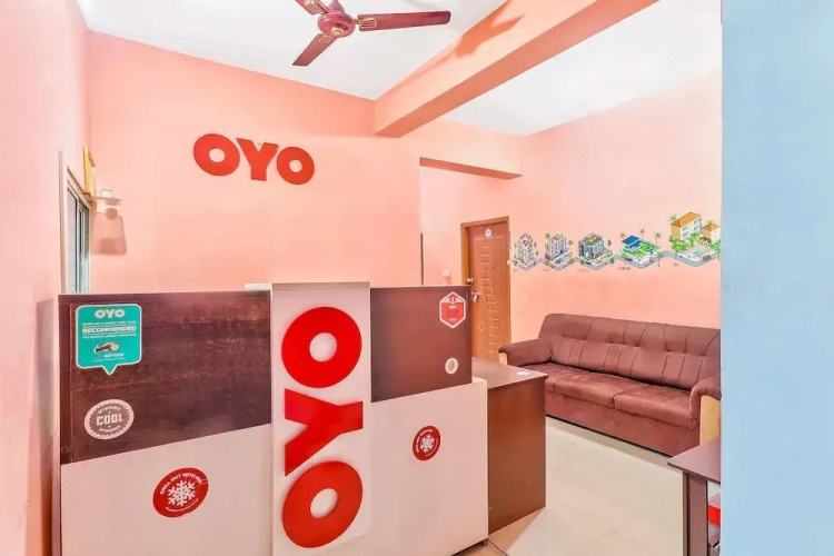 OYO 17177 Ams Hotel
