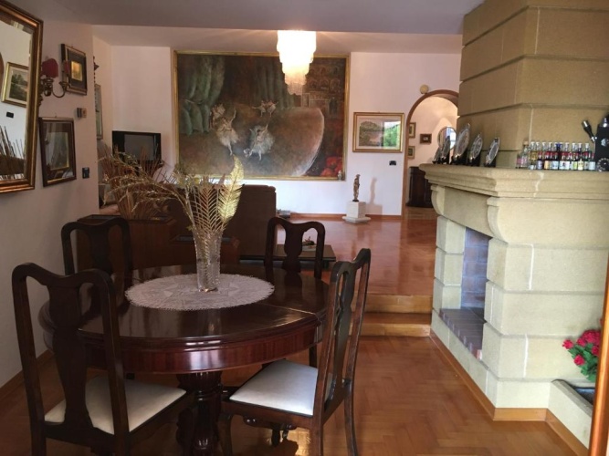 4 Bedrooms Cottage