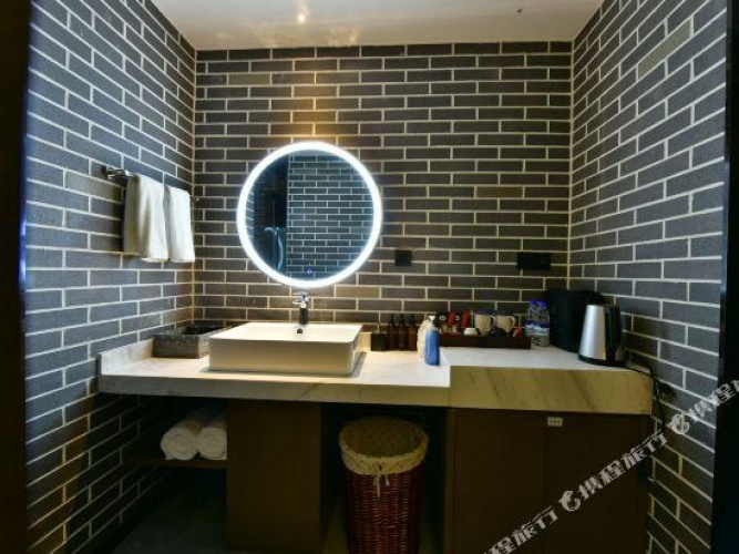 Standard Double room with city view