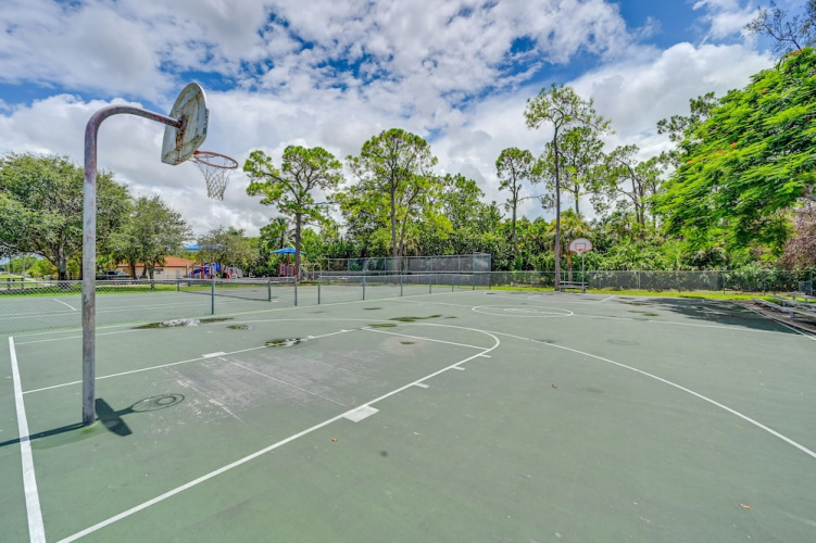 Cozy & Bright Naples Abode w/ Community Amenities!