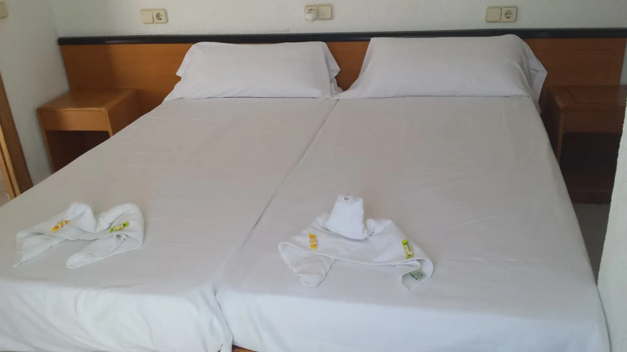 Hostal Port Corona
