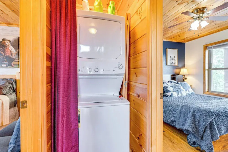Mtn-view Cabin: Deck & Pets Welcome in Murphy