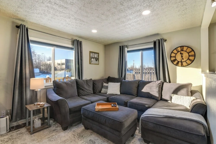2 Bedrooms Apartment