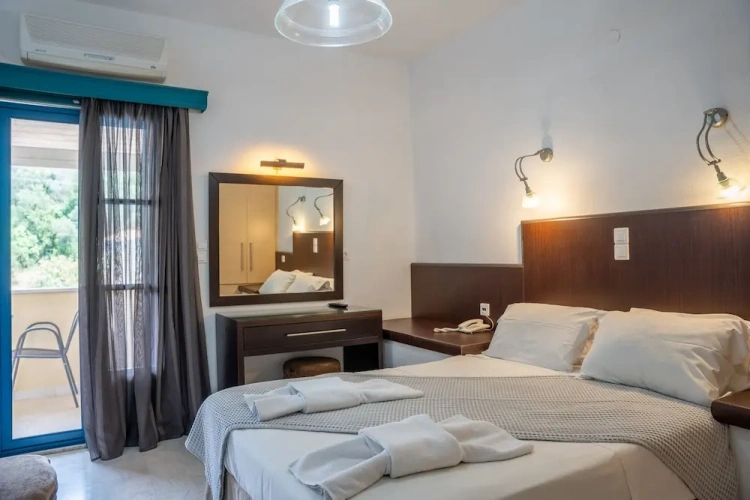 Single room with pool view