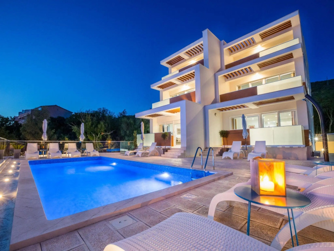 Magnificent Villa in Dramalj with Swimming Pool