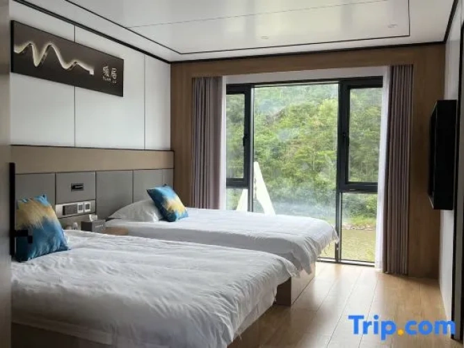 Family Suite with lake view