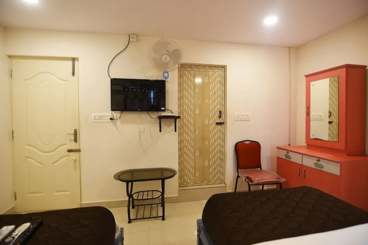 Ulo R2 Banquet and Room