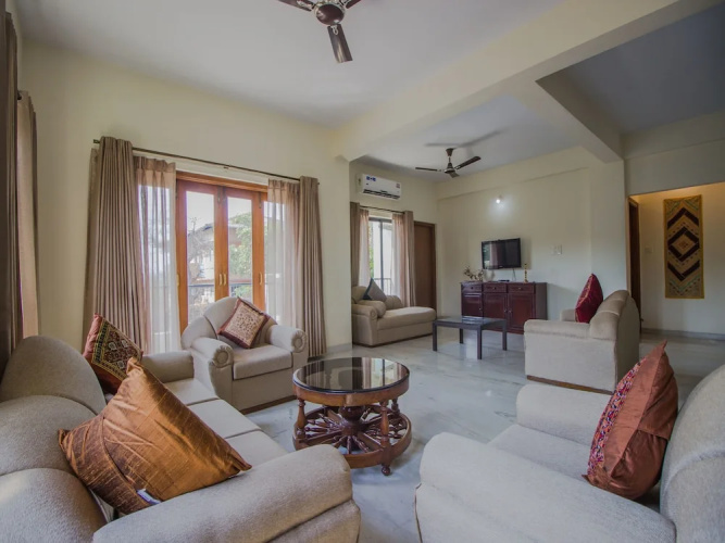 OYO 11351 Home 4BHK Miramar Beach