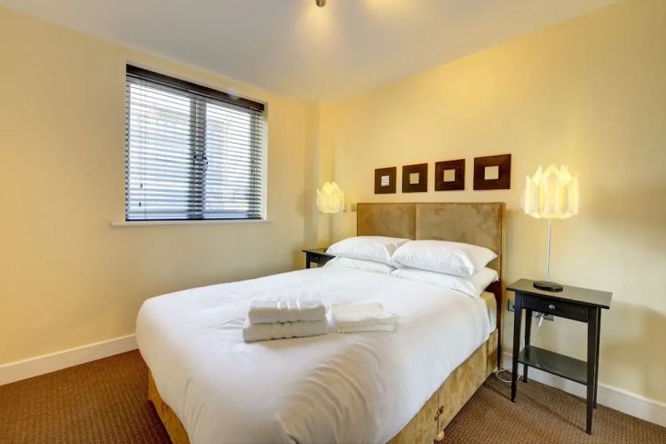 Location Spacious Apartment With Parking